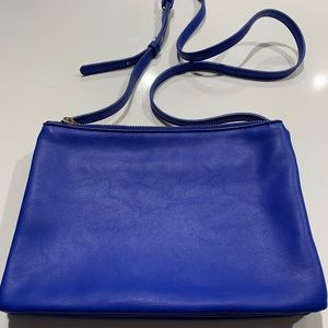 ❤️ ROYAL BLUE CROSSBODY BAG from Bloomingdales! 3 section. Brand NEW!!